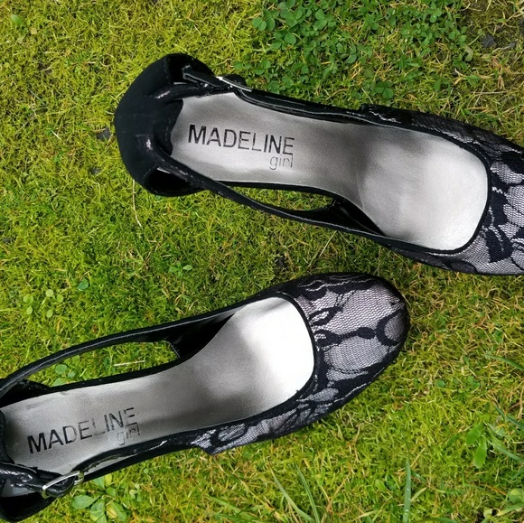 Black Lace Pumps - Picture 2 of 4